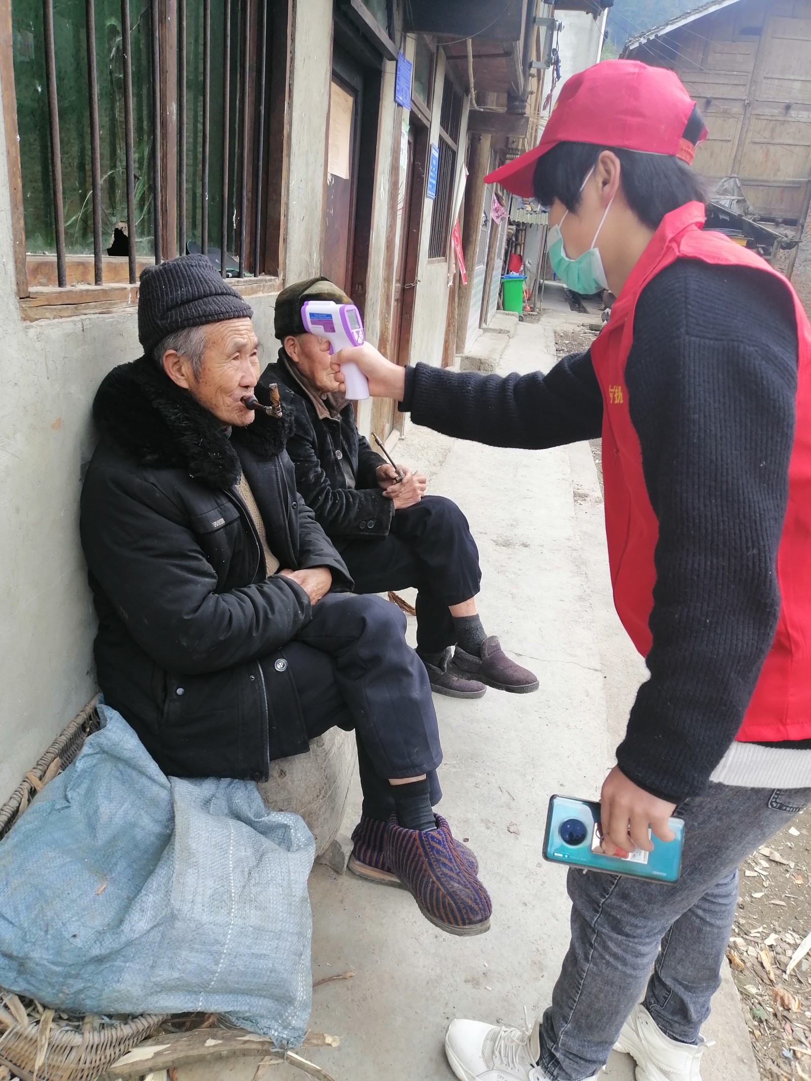 就近就地、力所能及、积极参与——  英国365集团员工参与肺炎疫情防控志愿服务（十 一）