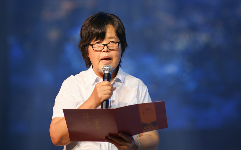 校关工委副秘书长王开建为公司毕业生致辞