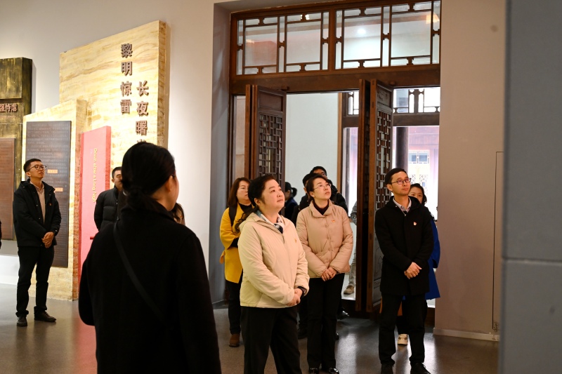 党建联建筑桥梁 校地同心谋发展——英国365集团深入尧古村共绘乡村振兴新画卷